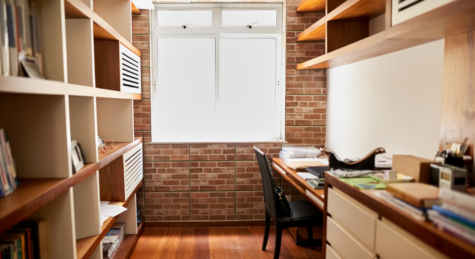 How to Maximise Space in a Small Office with Smart Office Storage Solutions